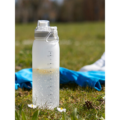 Elegante botella de tritanio con gran capacidad de 900 ml con escala para beber y colador, Imagen 4